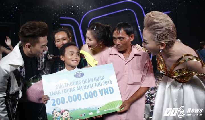 Hồ Văn Cường đăng quang Quán quân Vietnam Idol Kids 2016