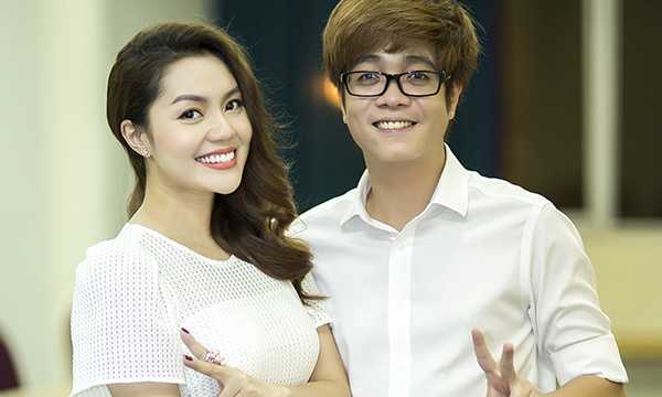 Ngọc Anh tươi tắn bên 'đàn em' Bùi Anh Tuấn