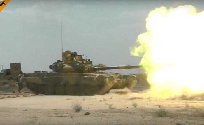 'Quái vật bọc thép' T-90 của Nga trơ mình hứng 'mưa' tên lửa