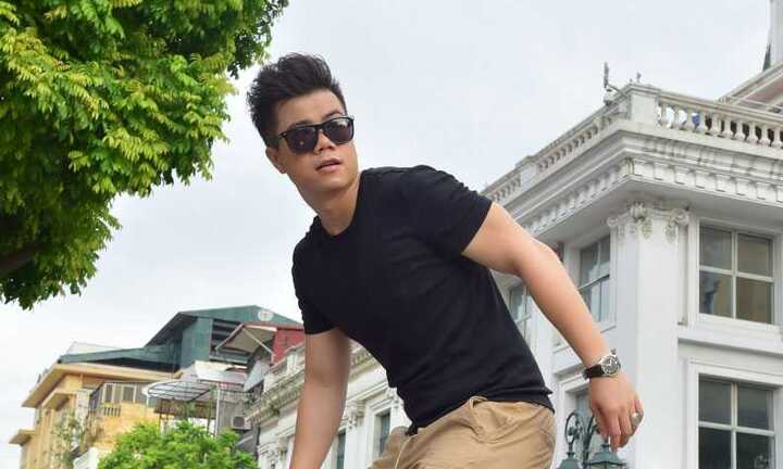 Đinh Mạnh Ninh: Ca sĩ Việt đầu tiên ra sản phẩm bằng hình thức streaming và online