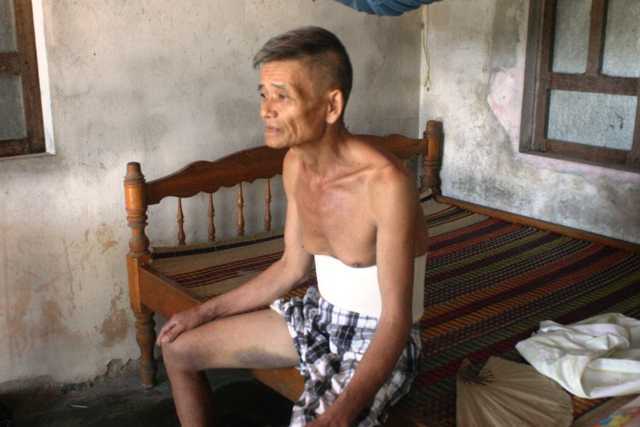 Làm đơn đề nghị khởi tố người đánh mình, người đàn ông bị dọa sẽ phải đi tù