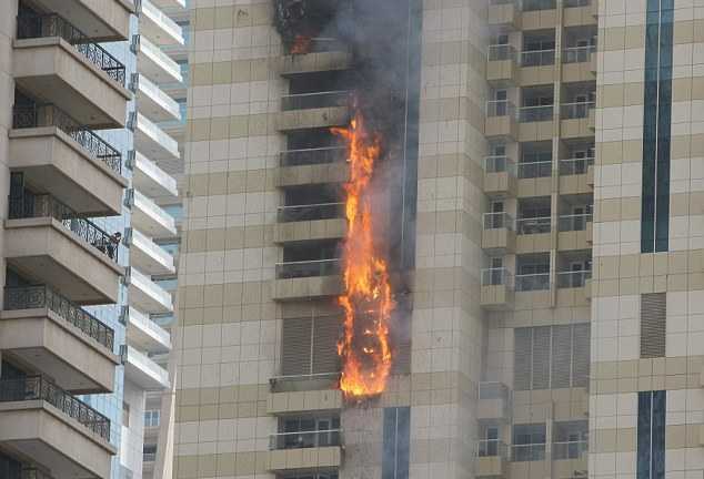 Tòa nhà chọc trời 75 tầng ở Dubai chìm trong biển lửa