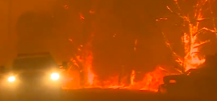 3.000 lính cứu hỏa đối phó với cháy rừng dữ dội ở Mỹ