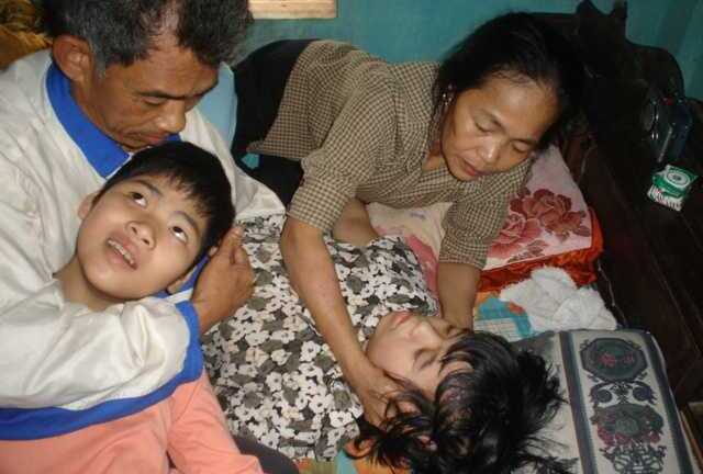 Người cựu binh khốn khổ và chuyện cô gái thấy người lạ là đòi thơm má