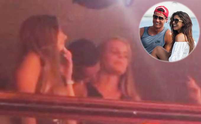 Ronaldo âu yếm hôn cổ người tình mới xinh đẹp tại hộp đêm