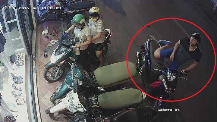 Thanh niên ăn mặc bảnh bao bẻ khóa trộm SH nhanh như 'chớp'