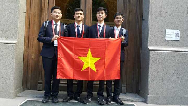 Việt Nam giành 2 huy chương Vàng Olympic Hóa học quốc tế 2016