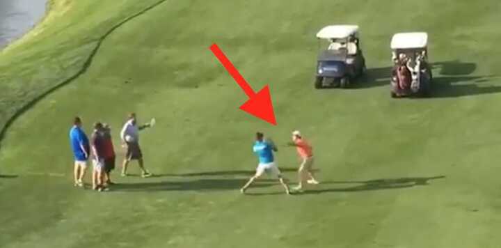 2 golf thủ tức giận 