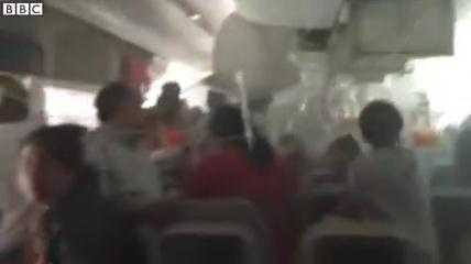 Phút sinh tử trong máy bay cháy ngùn ngụt ở Dubai