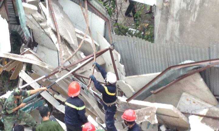 Sập nhà 4 tầng, vùi lấp nhiều người ở Hà Nội: Xác định nguyên nhân ban đầu