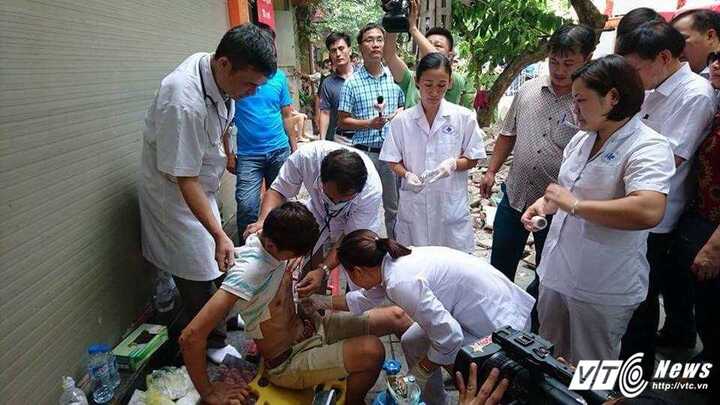 Tường thuật trực tiếp cứu hộ vụ sập nhà 4 tầng ở Hà Nội