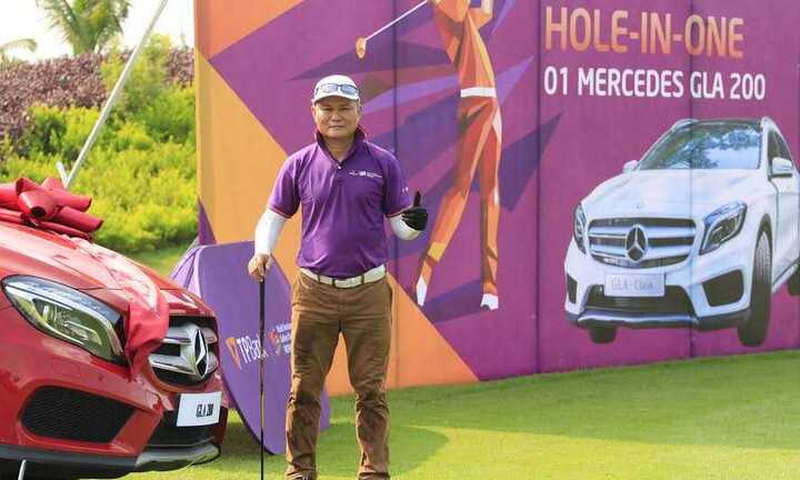 Golf thủ Đường Ngọc Dương đánh 'hole in one', nhận ngay xe hơi 1,5 tỷ