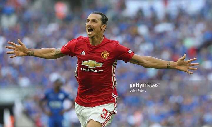 Ibrahimovic lập công, Man Utd giành siêu cúp Anh