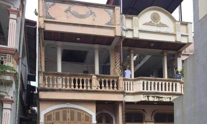 Nhà nghiêng chờ sập giữa Thủ đô: 'Tôi như sống cạnh một quả bom chuẩn bị nổ'