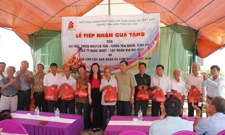 Tập đoàn Hương Sen trao quà ngày tựu trường tại Nam Định