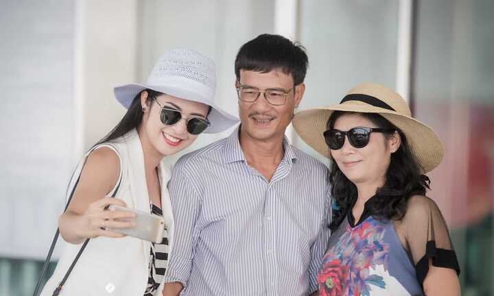 Ngọc Hân tiết kiệm tiền đưa bố mẹ đi du lịch Nhật Bản