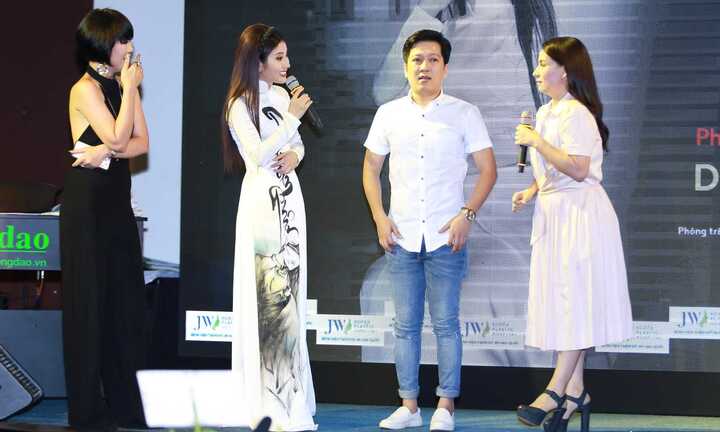 Trường Giang, Phi Nhung tung hứng ăn ý