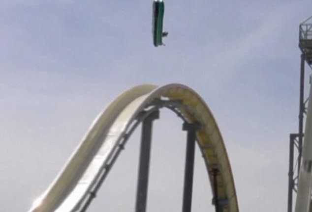 Video: Du khách chết thảm vì văng khỏi đường trượt cao nhất thế giới