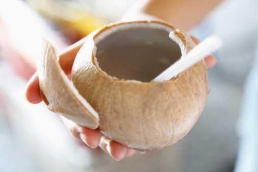 Những ai không nên uống nước dừa?