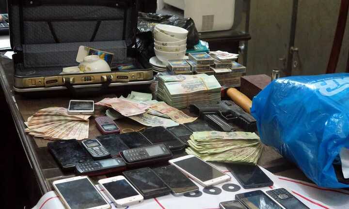 Vĩnh Phúc: Bắt nhóm y bác sỹ đang say sưa trên chiếu bạc ngay bệnh viện