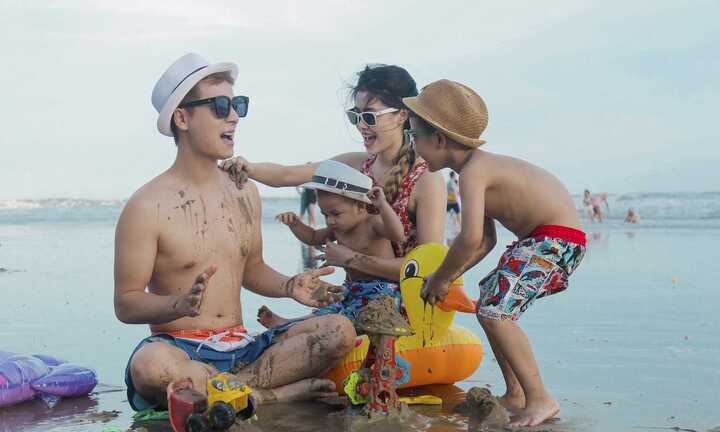 Chùm ảnh hạnh phúc ngập tràn của gia đình Đăng Khôi