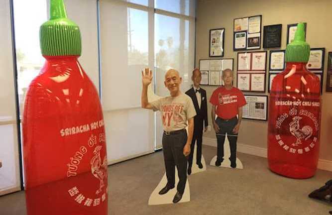 'Đột nhập' dây chuyền sản xuất tương ớt nổi tiếng của người Mỹ gốc Việt