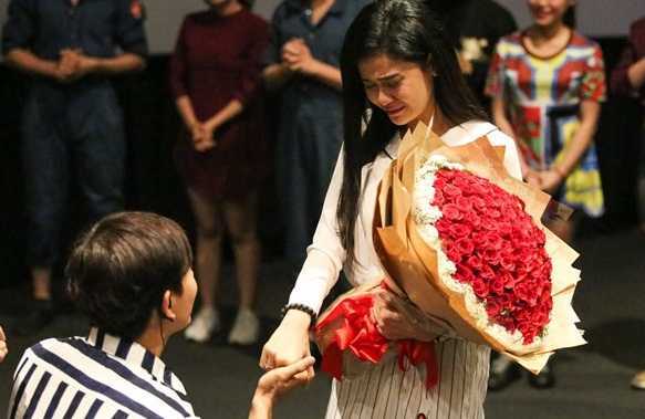 Toàn bộ clip Tim bao trọn rạp chiếu phim cầu hôn Trương Quỳnh Anh