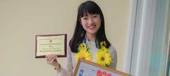 Nữ sinh xinh đẹp 'chém' 7 ngoại ngữ đỗ 2 trường 'top' tại Hà Nội