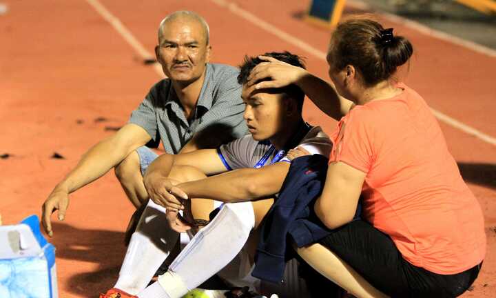 U17 Quốc gia: Cầu thủ U17 Hà Nội T&T bật khóc nức nở