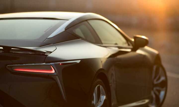 Ngỡ ngàng trước 'vẻ đẹp tốc độ' của Lexus LC500 2017 dưới ánh hoàng hôn