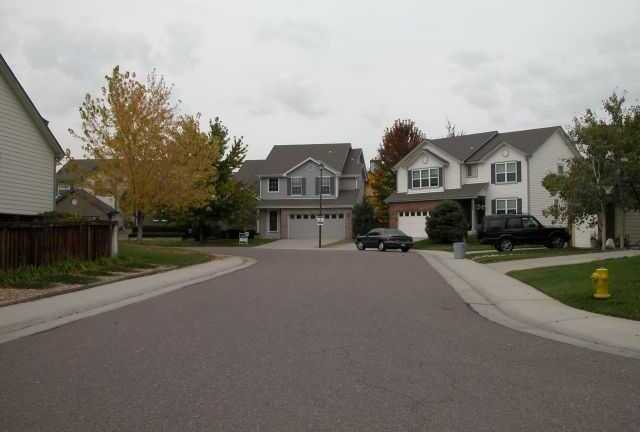 Có nên mua nhà có đường đâm thẳng vào nhà?