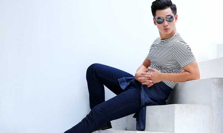 Đức Tuấn chuộng phong cách tối giản cho những ngày ra phố.