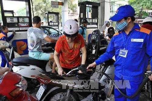 Giá xăng tăng 675 đồng/lít từ 15h30 chiều nay