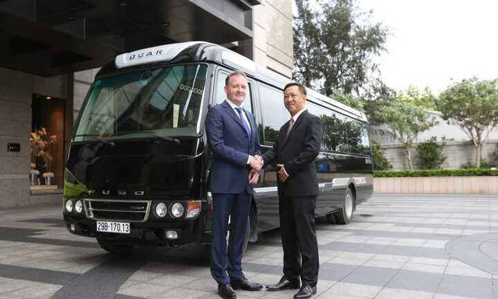 Khám phá xe khách limousine siêu sang