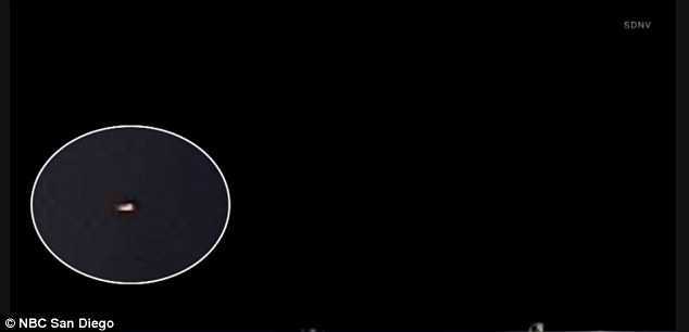 'Cầu lửa' phát sáng bí ẩn vụt qua bầu trời San Diego, Mỹ