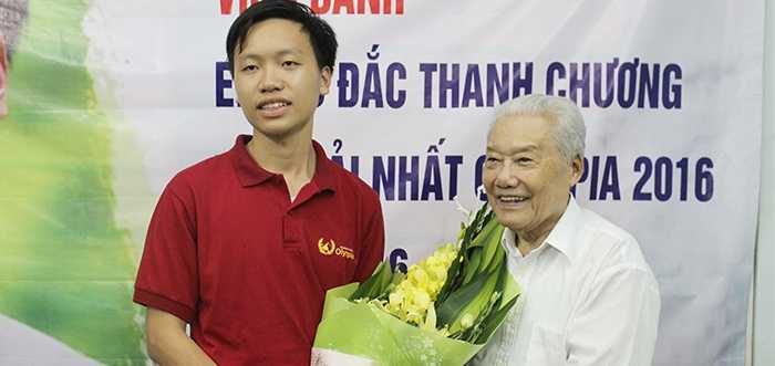 Hội đồng hương Huế tại Hà Nội vinh danh nhà vô địch Olympia 2016 Hồ Đắc Thanh Chương