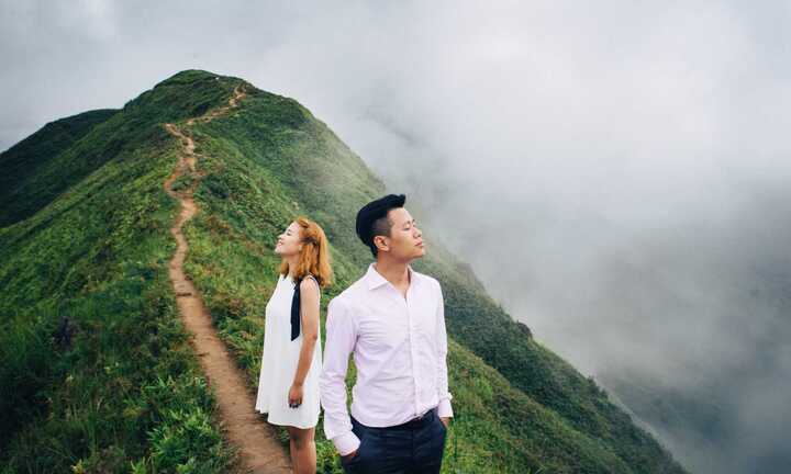 Ảnh cưới lãng mạn của cặp đôi Hà thành ở 'Sống khủng long'