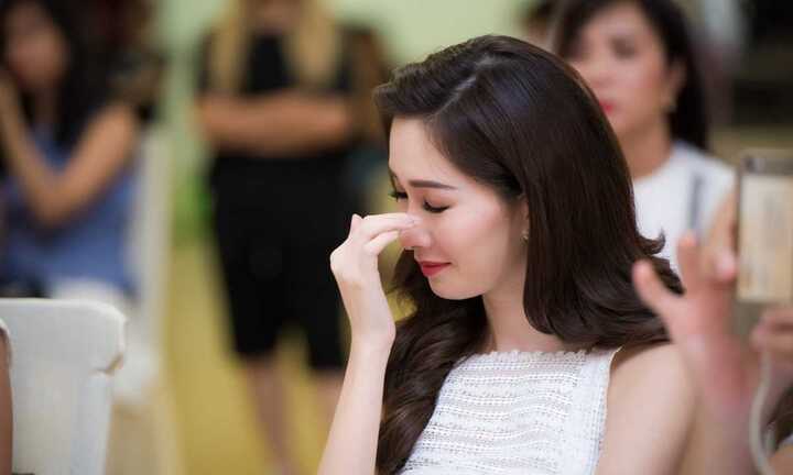 Hoa hậu Đặng Thu Thảo bật khóc vì thí sinh Hoa hậu Việt Nam