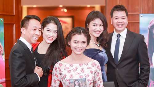 Bà xã trẻ trung, xinh đẹp không ngờ của 3 'ông hoàng nhạc đỏ'