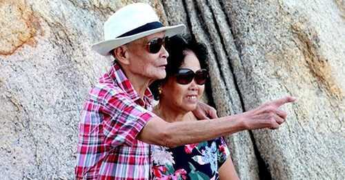 Bộ ảnh 'tình già' của cụ ông 85 tuổi khiến dân mạng cũng phải xốn xang