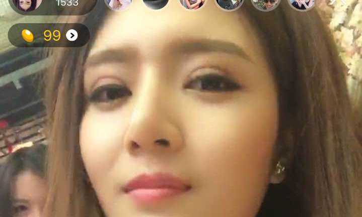 Hot girl Việt sành điệu với trào lưu chia sẻ video kiểu mới