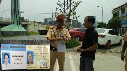 Vi phạm giao thông còn dùng thẻ phóng viên VTV 'dởm' xin xỏ