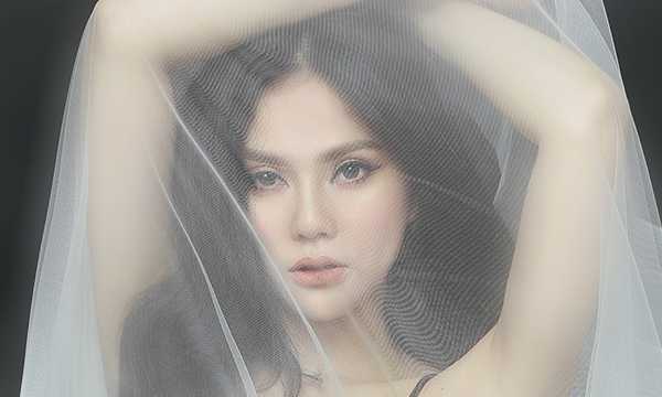 Thu Thủy khoe vẻ gợi cảm của 'gái một con'