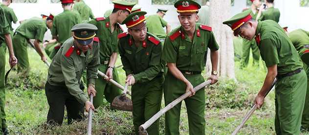 Gần 1.400 sinh viên Học viện Cảnh sát hào hứng dọn vệ sinh môi trường