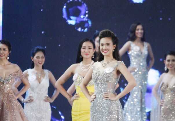 Top 10 cô gái xinh đẹp nhất Hoa hậu Việt Nam sau phần thi dạ hội