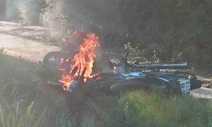 Cãi nhau, đôi vợ chồng mang 2 xe máy ra đốt cháy ngùn ngụt