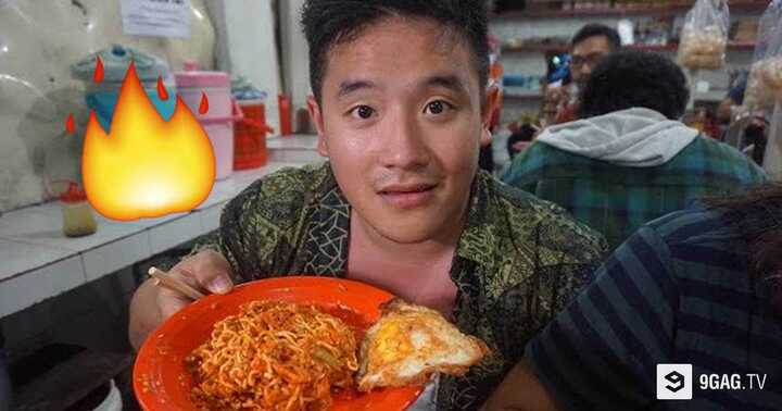 Thanh niên liều mình ăn đĩa mì trộn 100 quả ớt hiểm cay nhất thế giới