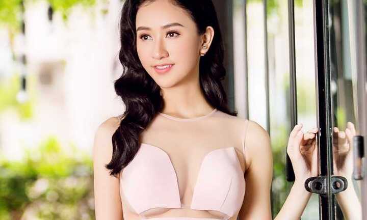 Á hậu Hà Thu táo bạo không nội y, khoe vòng một căng đầy