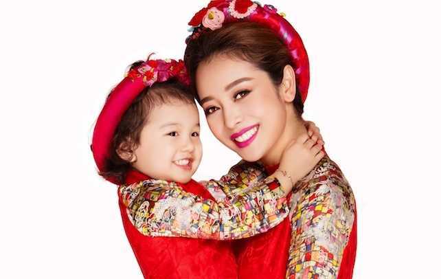 Mang thai 4 tháng, Jennifer Phạm vẫn xinh đẹp rạng ngời bên con gái