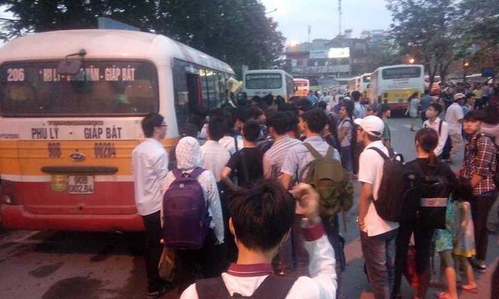 Nghỉ lễ Quốc khánh 2/9: Nơm nớp nỗi lo bến xe khách 'thất thủ'